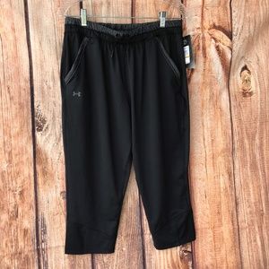 Under Armour parachute capri size small NWT!